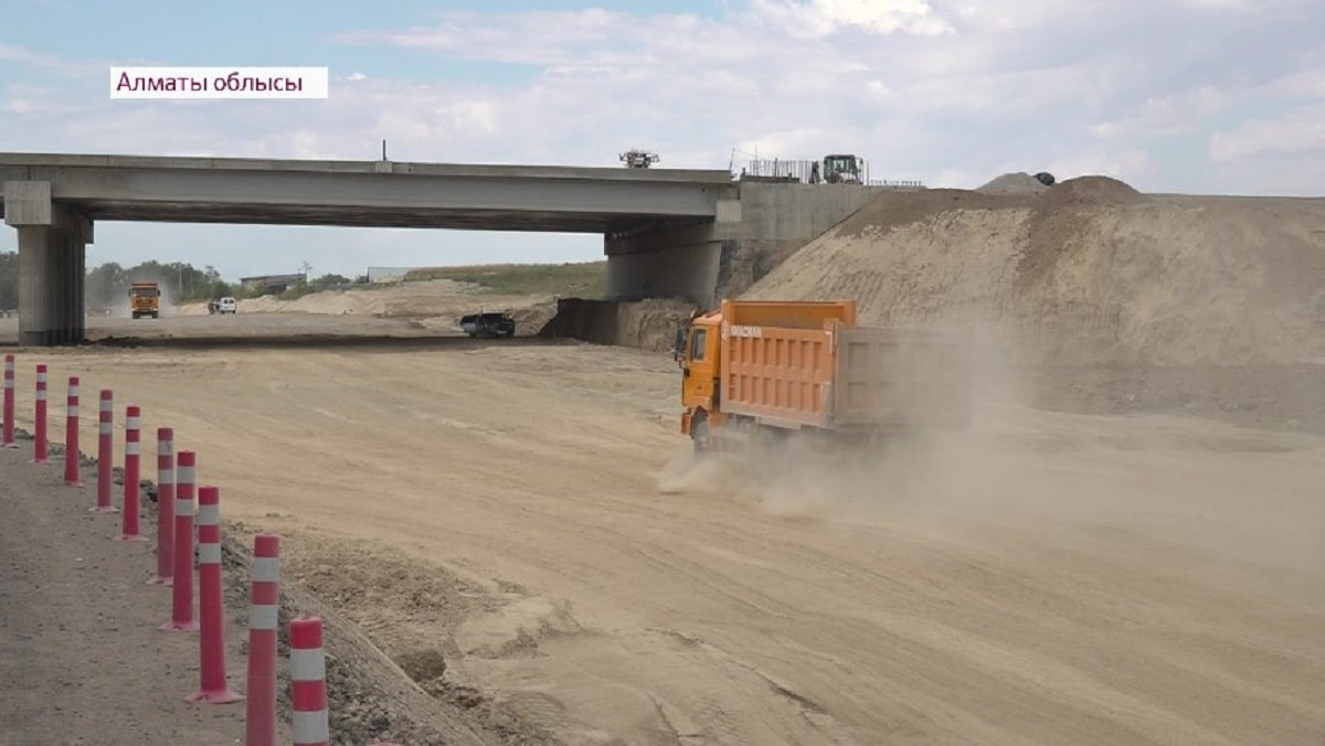 Мост на рынке "Алтын Орда" планируют сдать осенью этого года