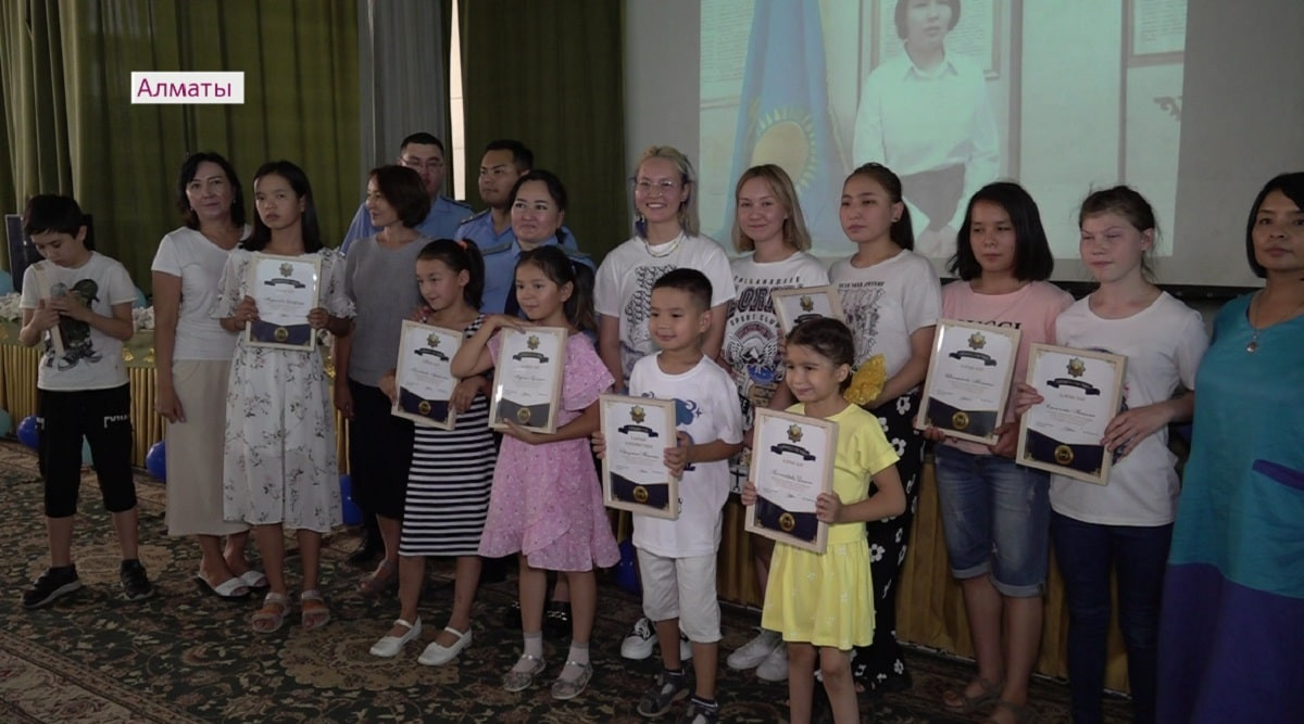 В Алматы наградили участников республиканского конкурса "Права детей: взгляд изнутри"