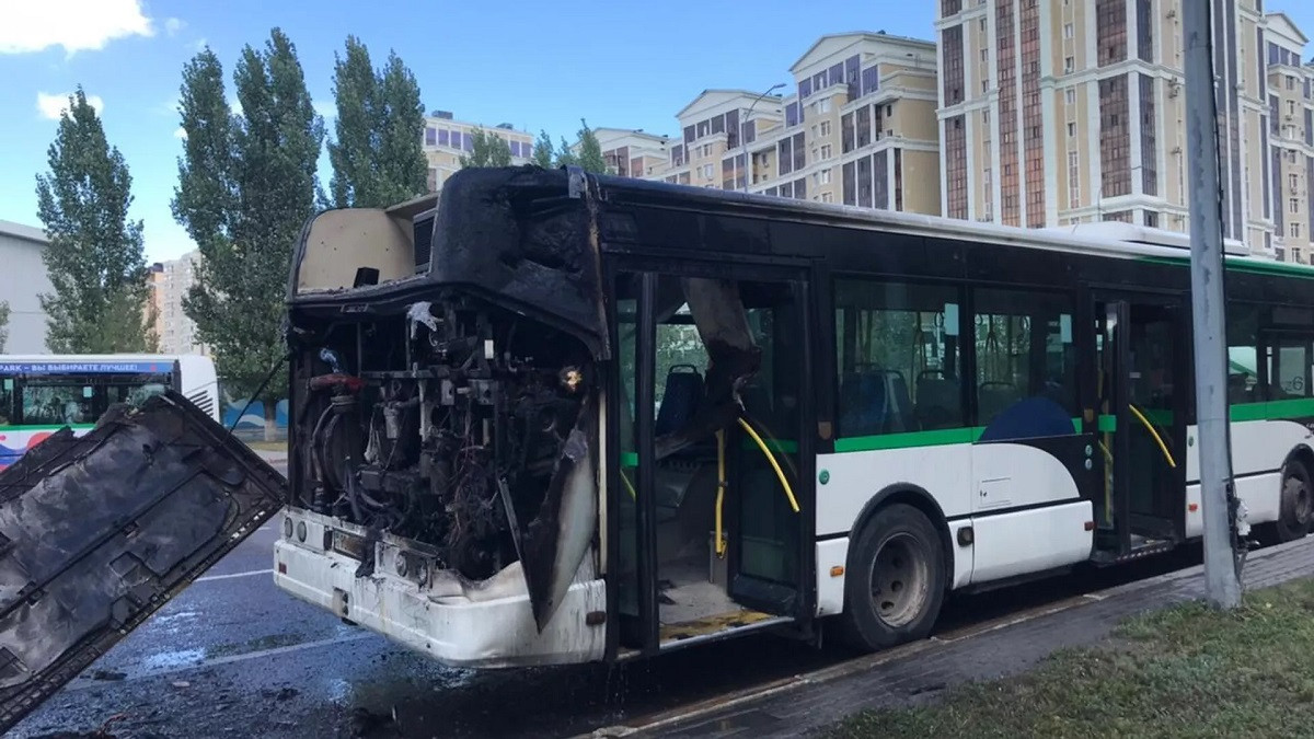 Автобус загорелся в Нур-Султане