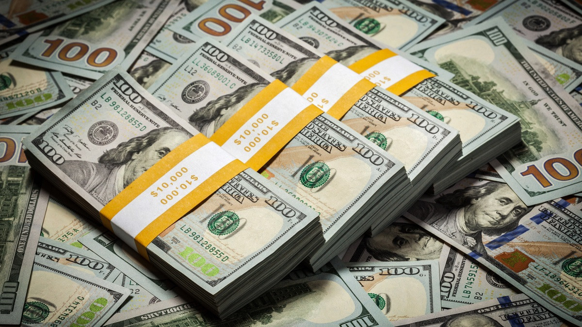 За сколько продают доллары в обменниках Алматы 29 июля