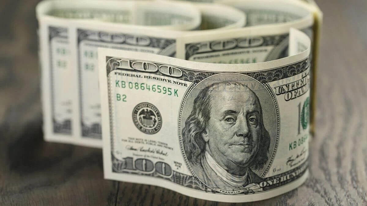 За сколько продают доллары в обменниках Алматы 3 августа