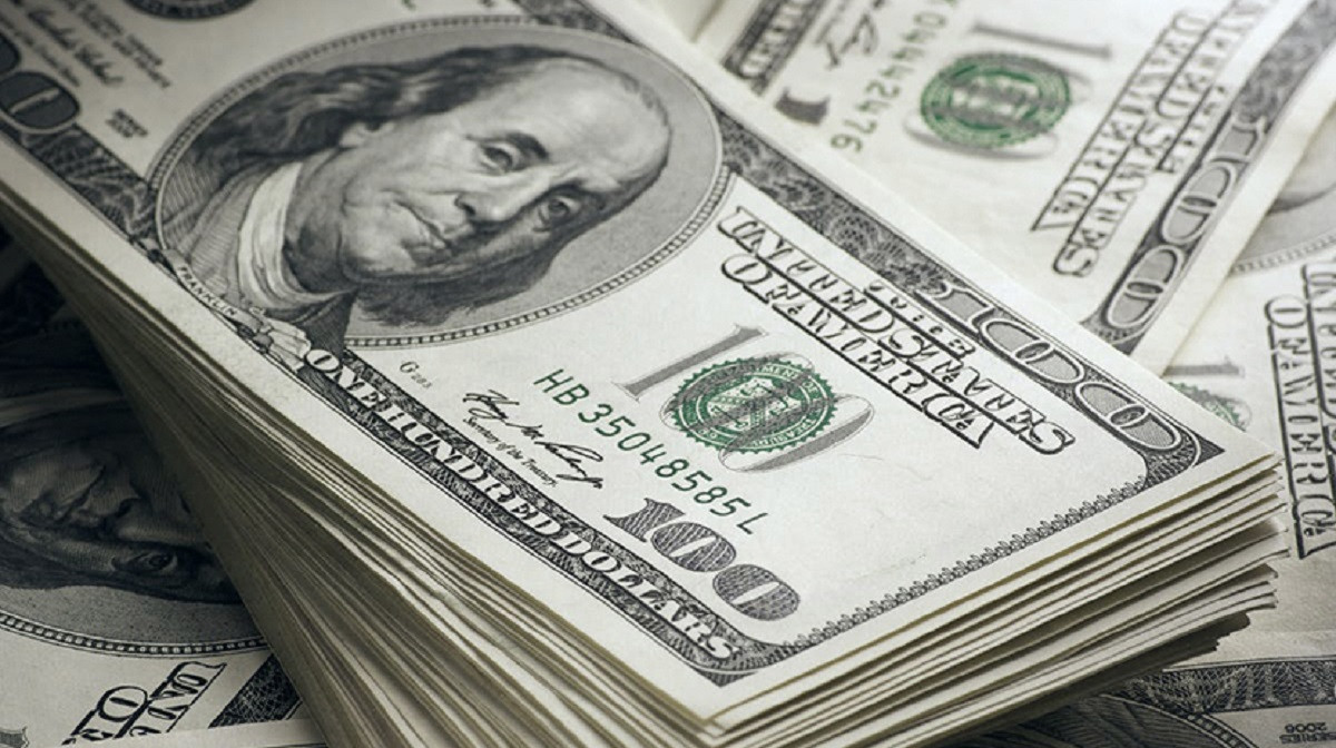 За сколько продают доллары в обменниках Алматы 9 августа