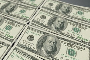 За сколько продают доллары в обменниках Алматы 10 августа