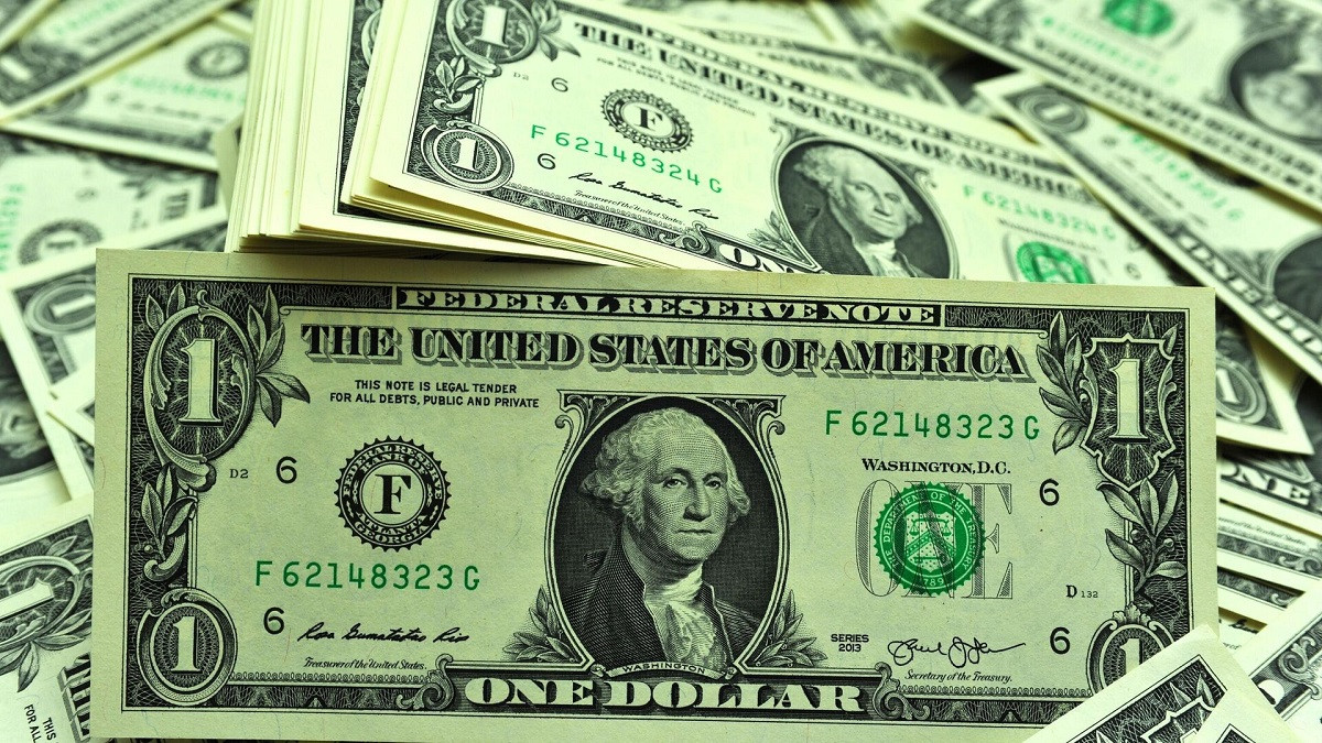 За сколько продают доллары в обменниках Алматы 12 августа