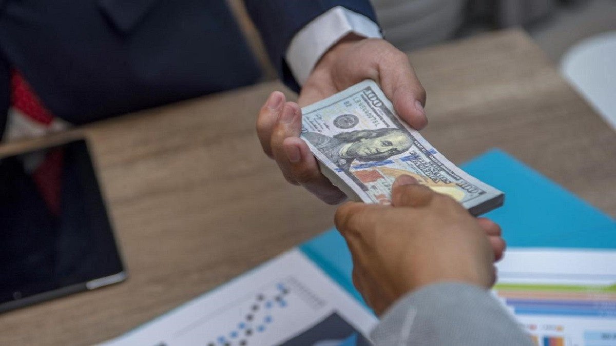 В какие страны казахстанцы чаще всего переводят деньги