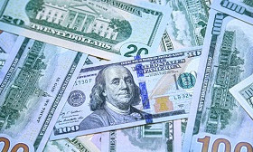За сколько продают доллары в обменниках Алматы 15 августа