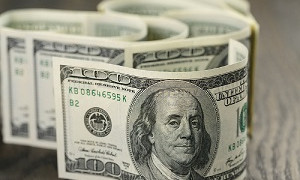 За сколько продают доллары в обменниках Алматы 16 августа