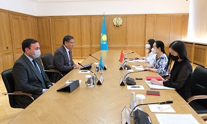 Аким Алматы Ерболат Досаев встретился с генеральным консулом КНР 