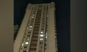 Довели до суицида: женщина выпрыгнула из окна 25 этажа