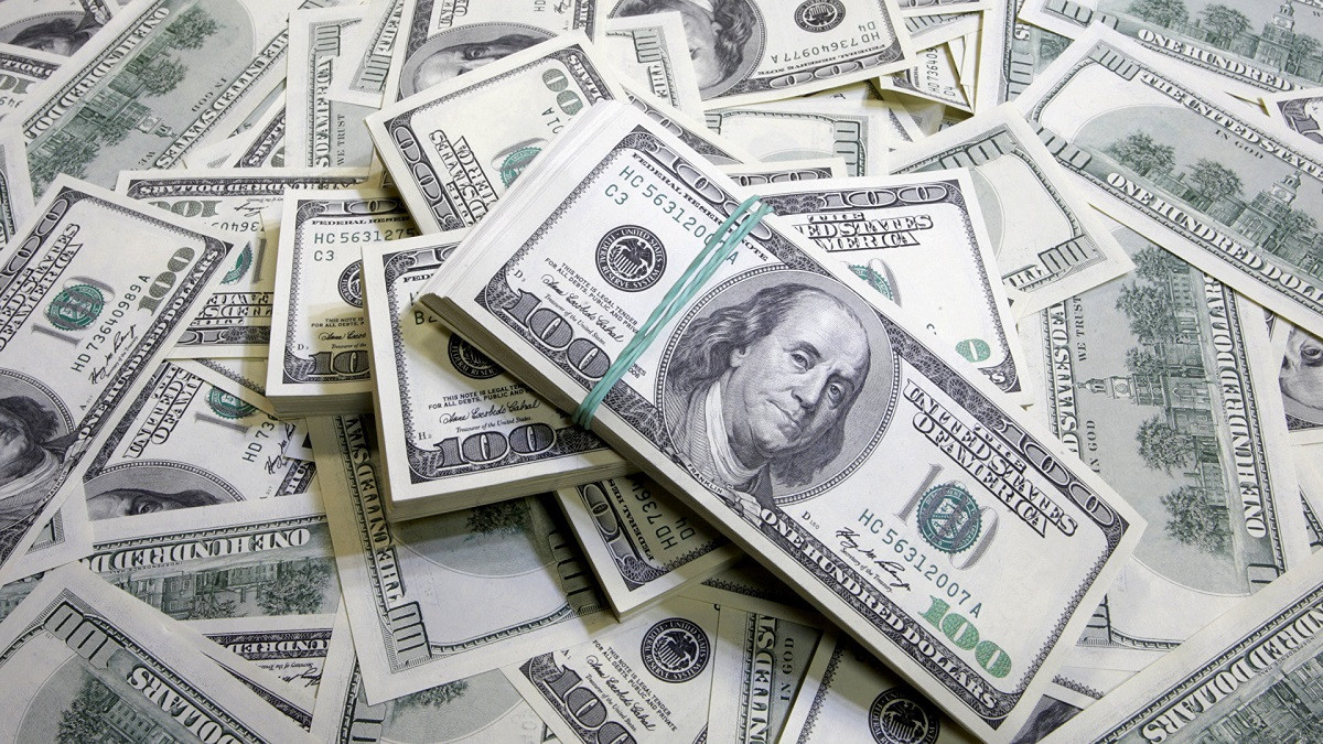 За сколько продают доллары в обменниках Алматы 18 августа