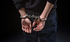Подозреваемого в изнасиловании малолетней девочки задержали в Абайской области