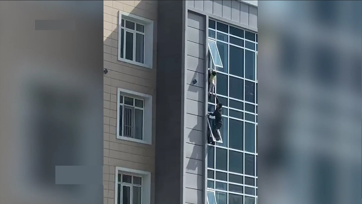 Спасший девочку от падения из окна 8 этажа, получил квартиру