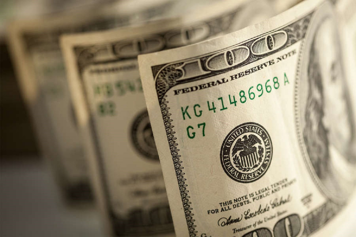 За сколько продают доллары в обменниках Алматы 27 августа