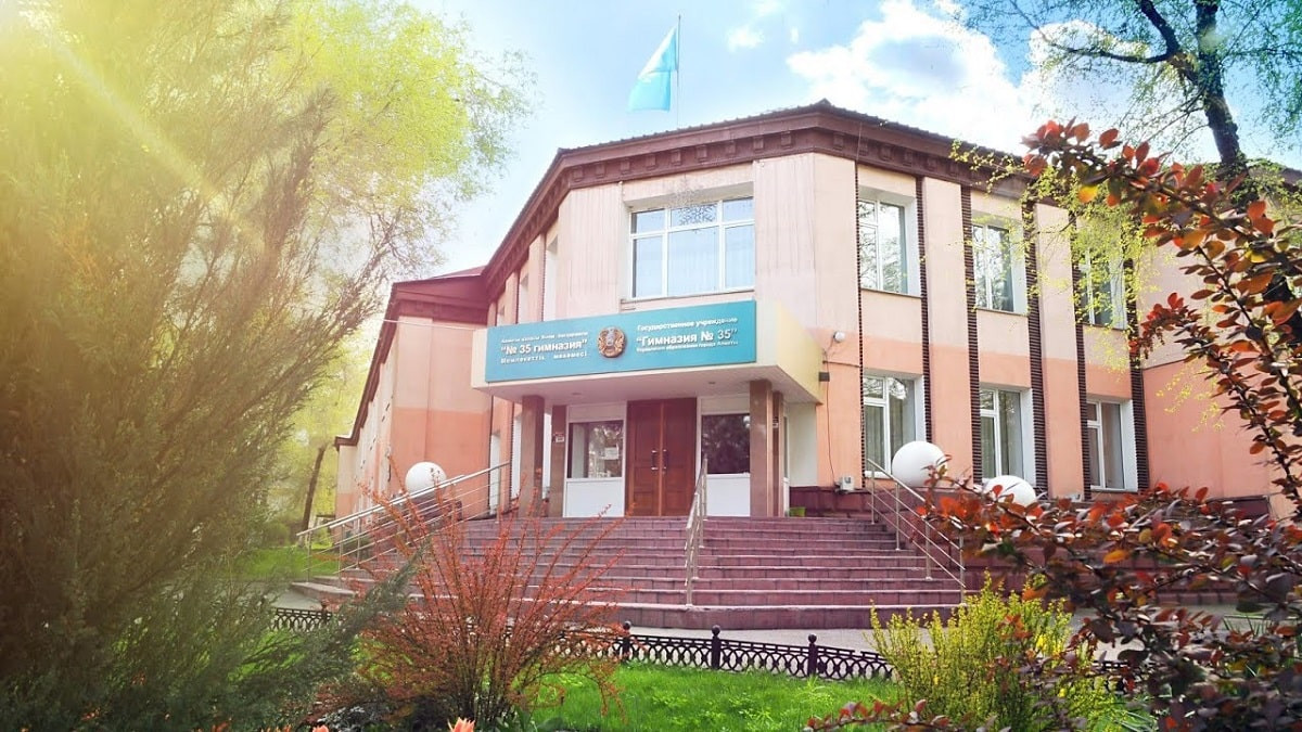 Не догонять упущенное, а идти на шаг впереди: учителя Алматы о Послании Президента