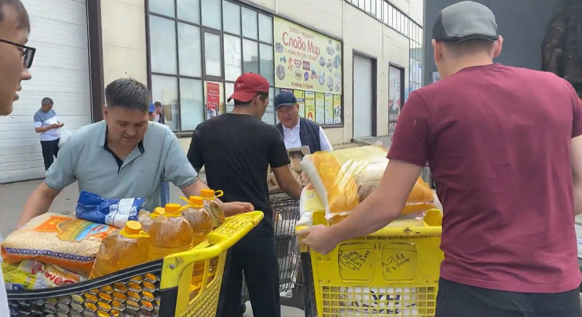 Неравнодушные казахстанцы собирают гумпомощь пострадавшим жителям Костанайской области 