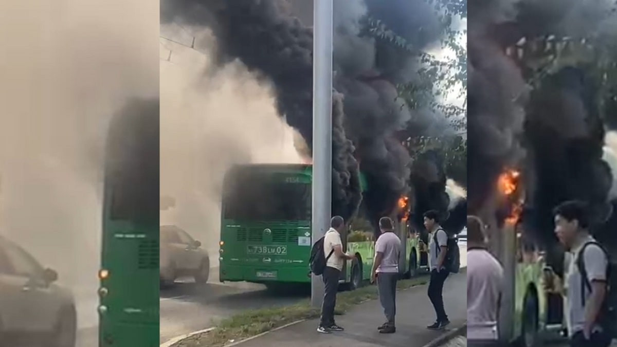 В Алматы загорелся пассажирский автобус