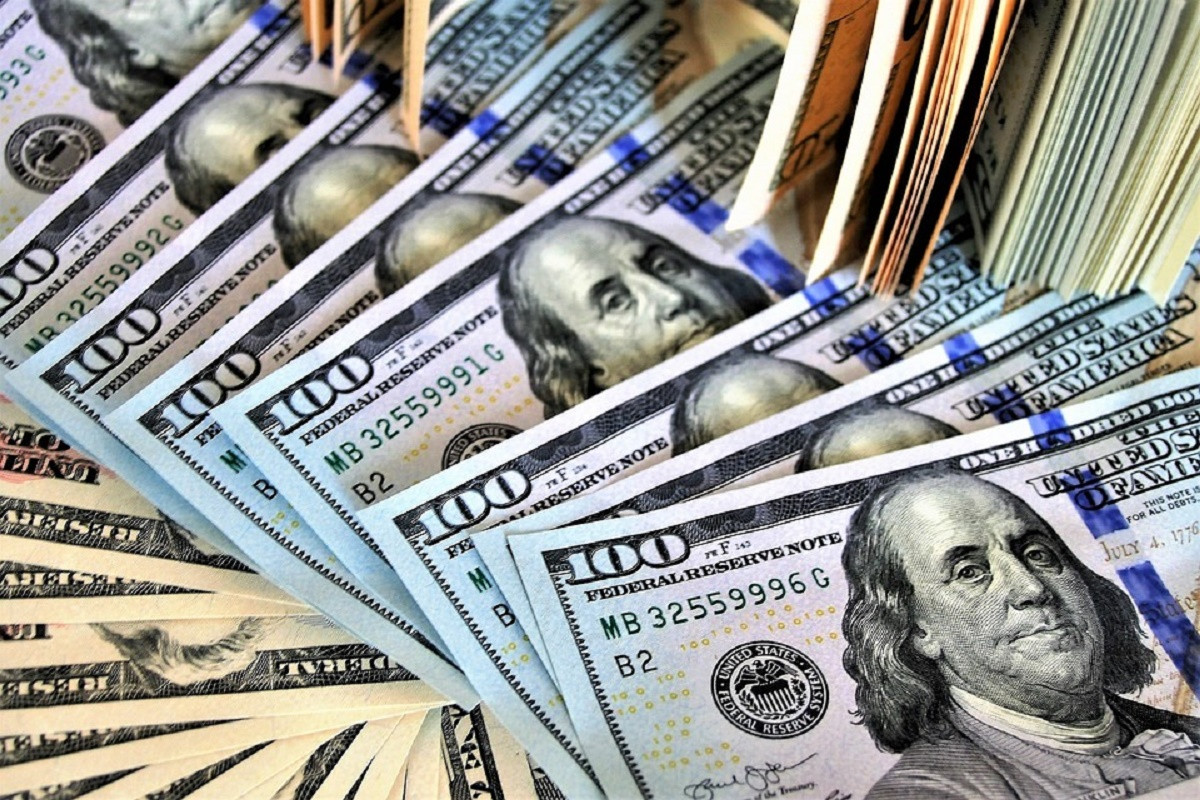 За сколько продают доллары в обменниках Алматы 8 сентября
