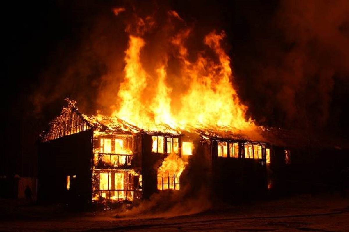 Собровцы вызволили из огня жильцов многоэтажки в Талдыкоргане