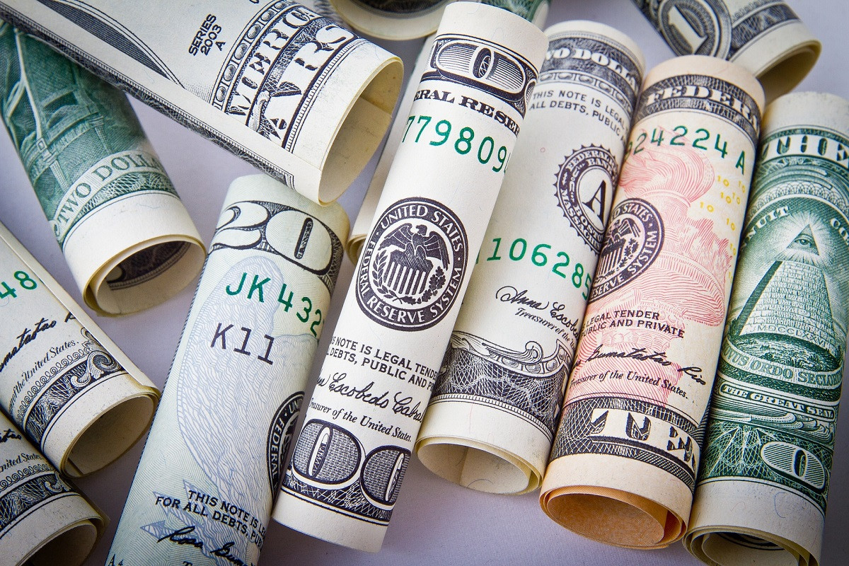 За сколько продают доллары в обменниках Алматы 12 сентября