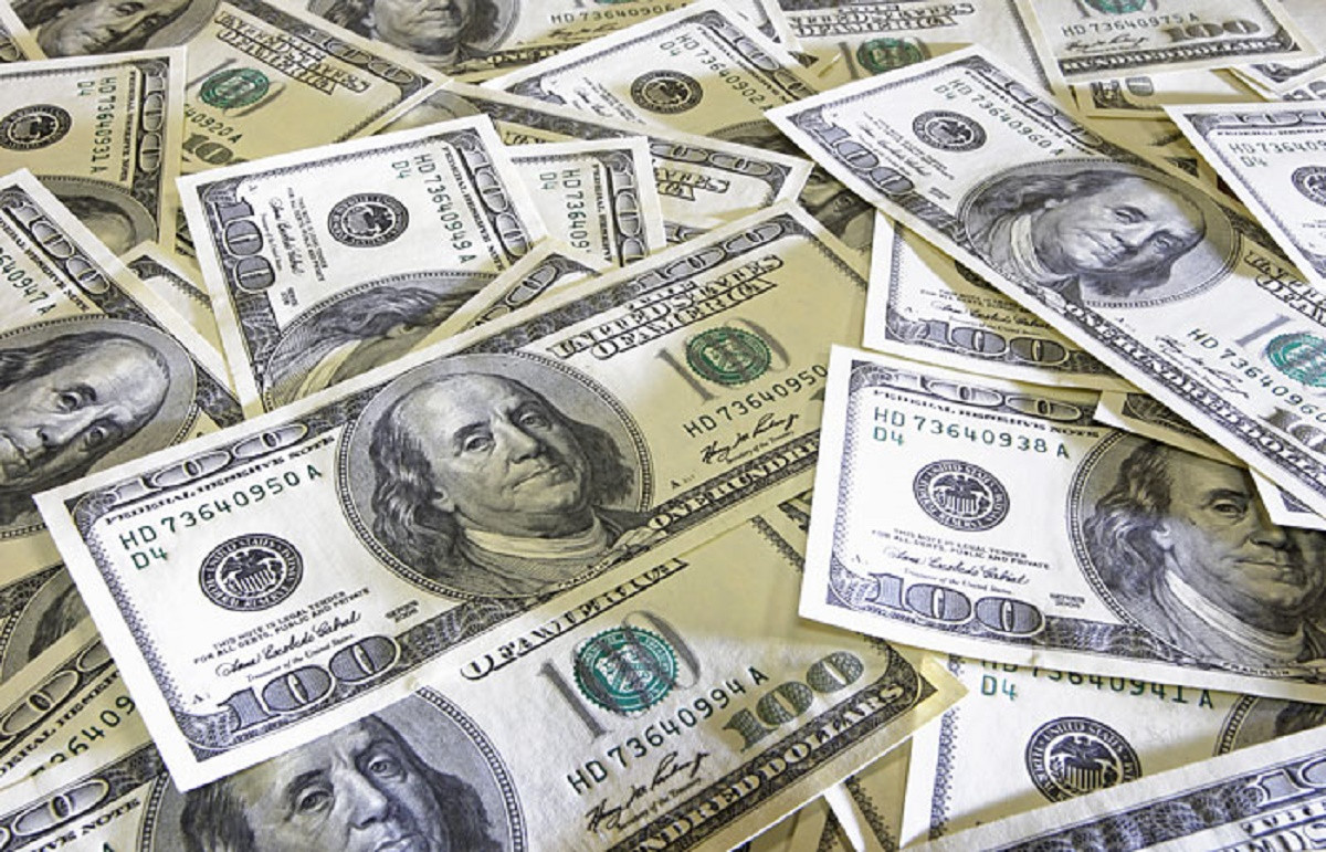 За сколько продают доллары в обменниках Алматы 14 сентября