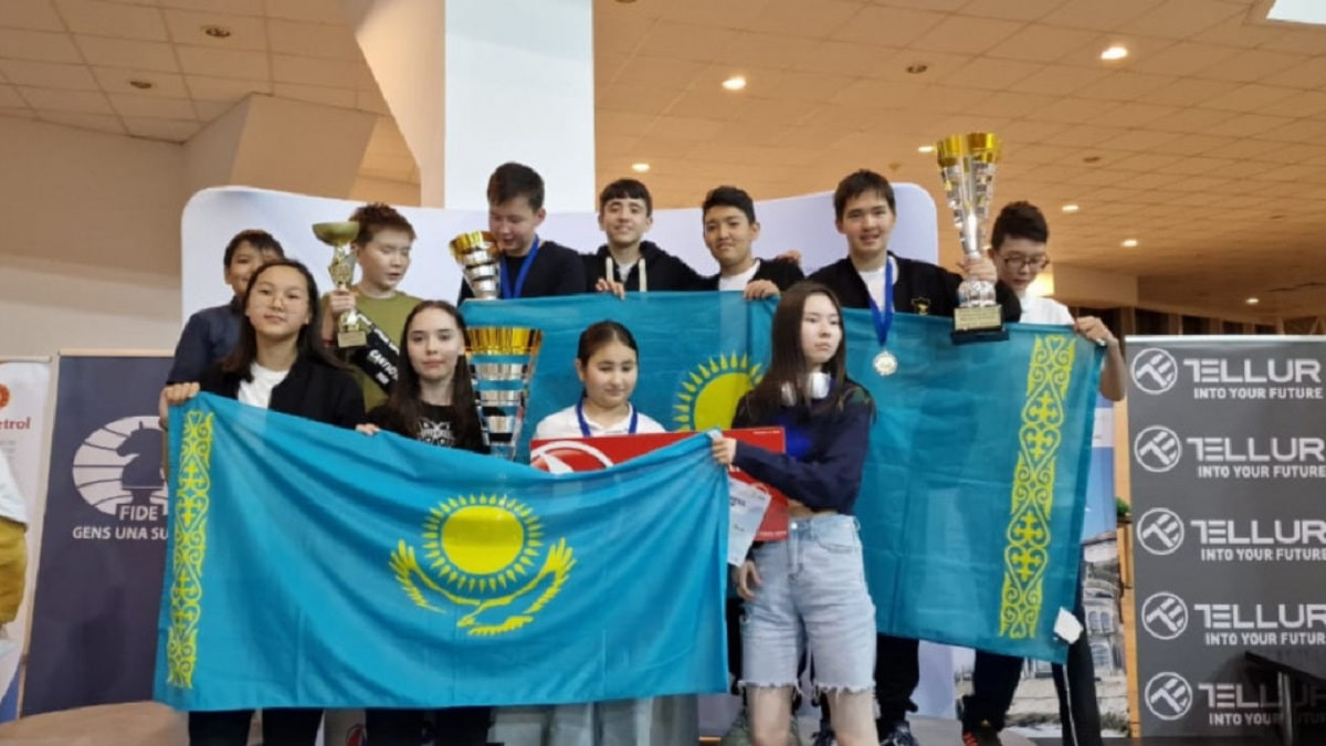 Зарина Нургалиева завоевала "золото" на ЧМ по шахматам в Румынии
