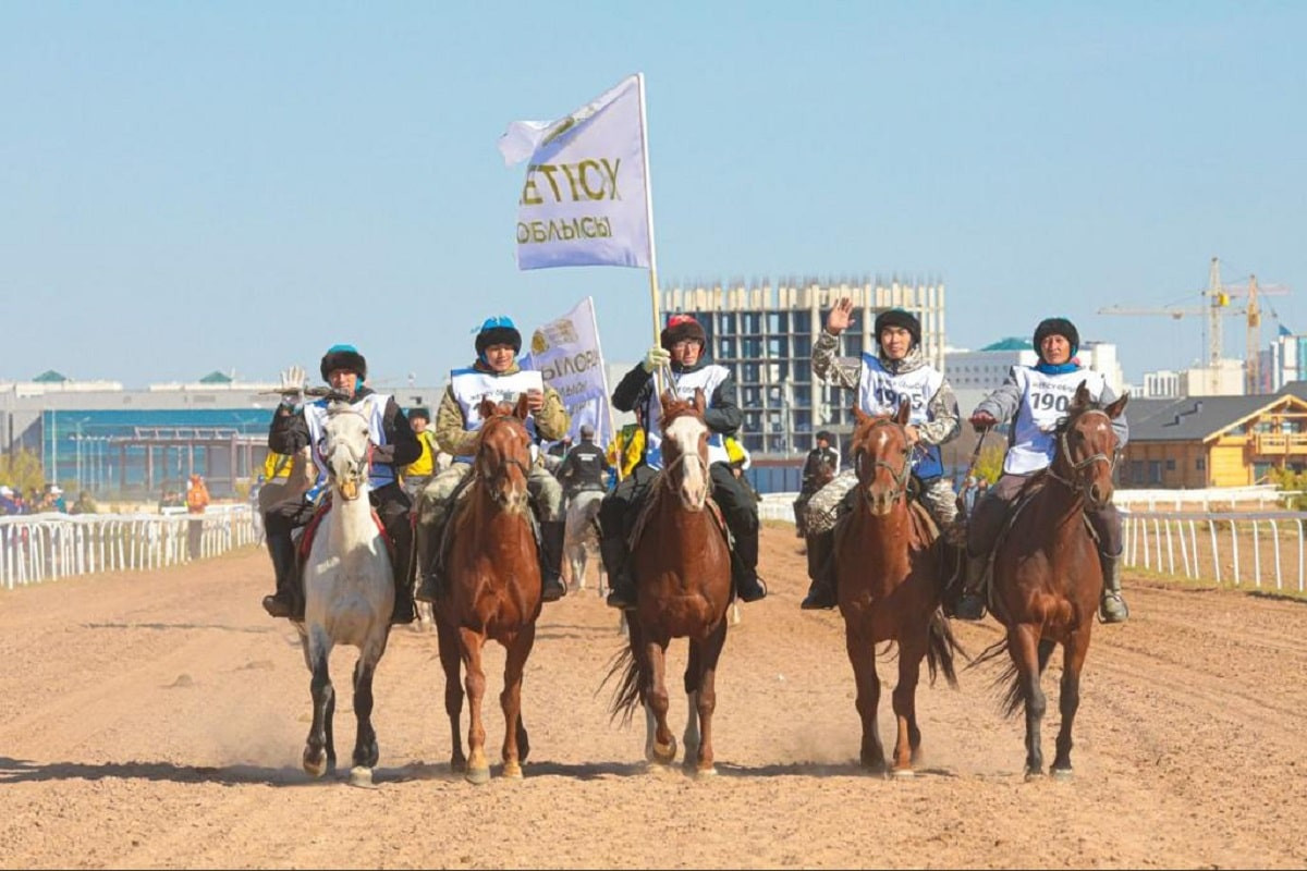 В столице стартовал конный марафон "Ұлы Дала Жорығы"