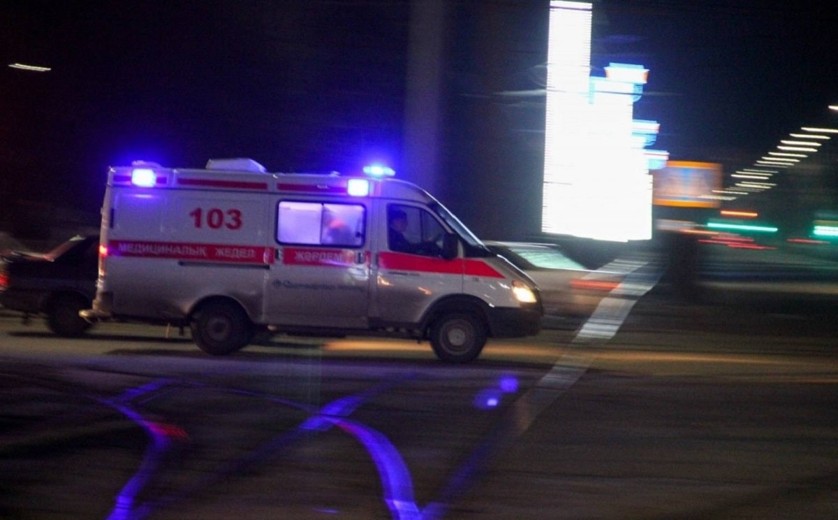 Павлодар тас жолында автобус аударылып, екі бала мерт болды