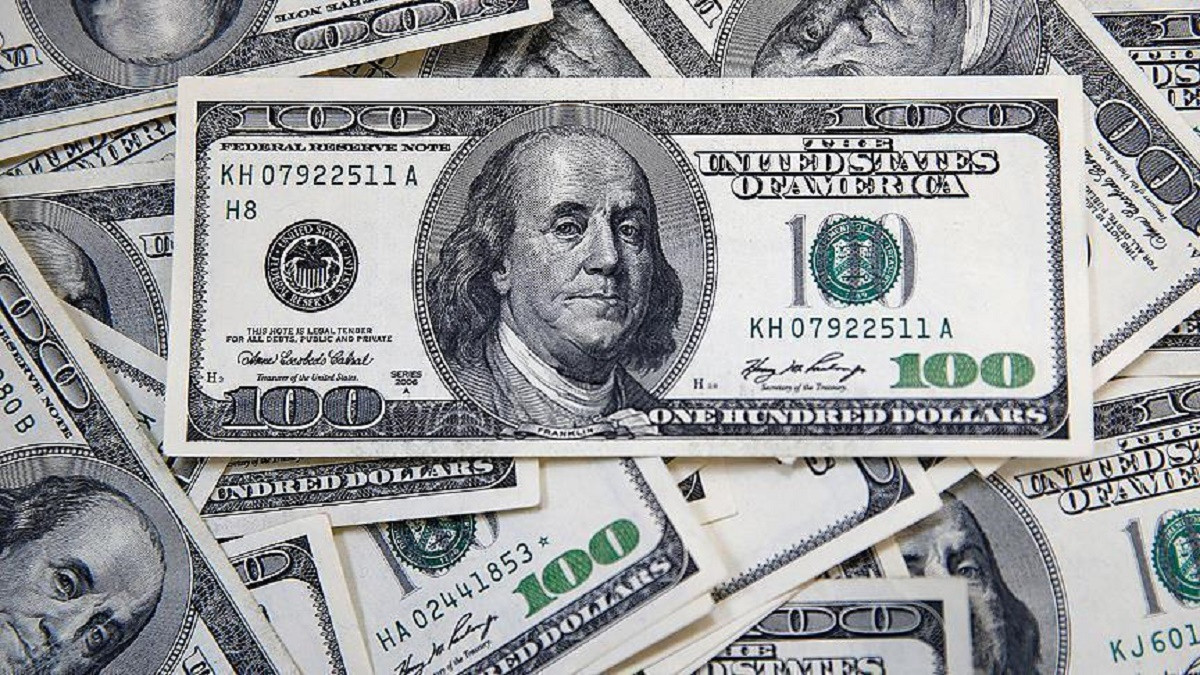 За сколько продают доллары в обменниках Алматы 21 сентября