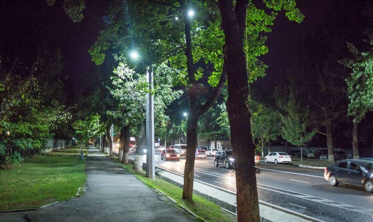 Более 500 улиц будет освещено до конца года в Алматы