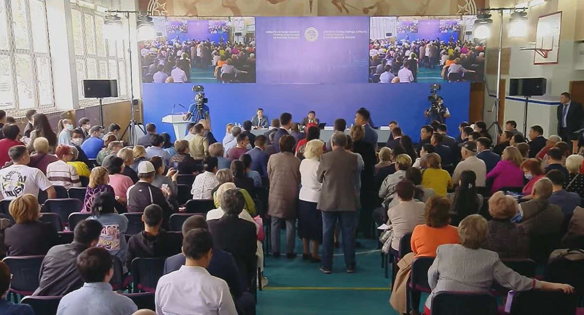 Что обсуждалось на встрече акима Алматы с населением Турксибского района