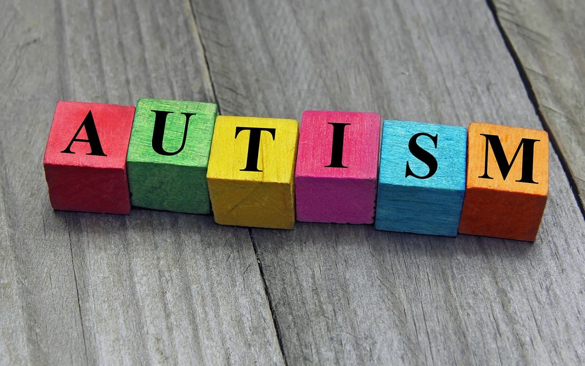 Как отследить признаки аутизма у детей, рассказали в Алматы