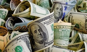 За сколько продают доллары в обменниках Алматы 26 сентября 