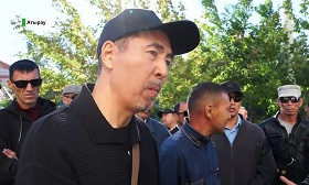 Забастовка в Атырау: охранники НПЗ требуют увеличения зарплаты