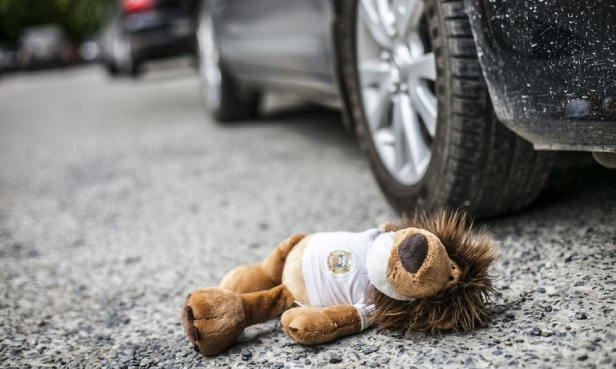 Двухлетний ребенок погиб под колесами легкового автомобиля