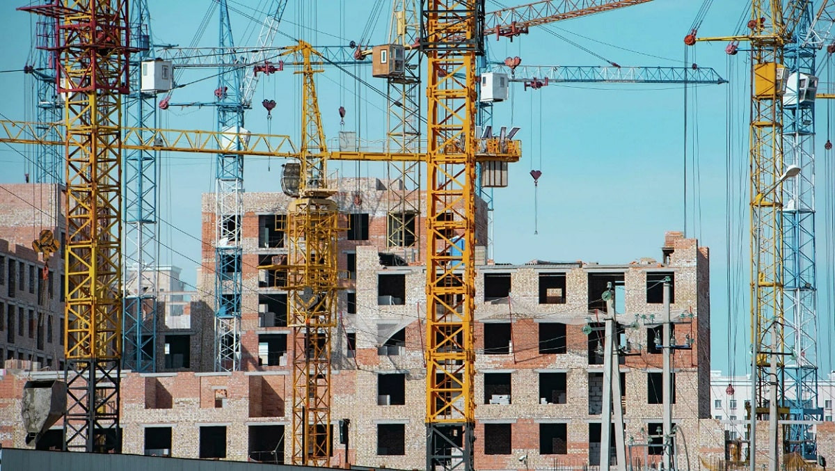 В Алматы строится 142 жилых комплекса