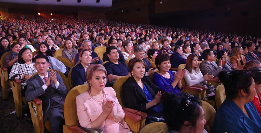 Алматы педагогтарын Мұғалімдер күнімен құттықтады