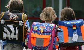 Комфортная школа: Алихан Смаилов поручил избавить детей от тяжелых рюкзаков