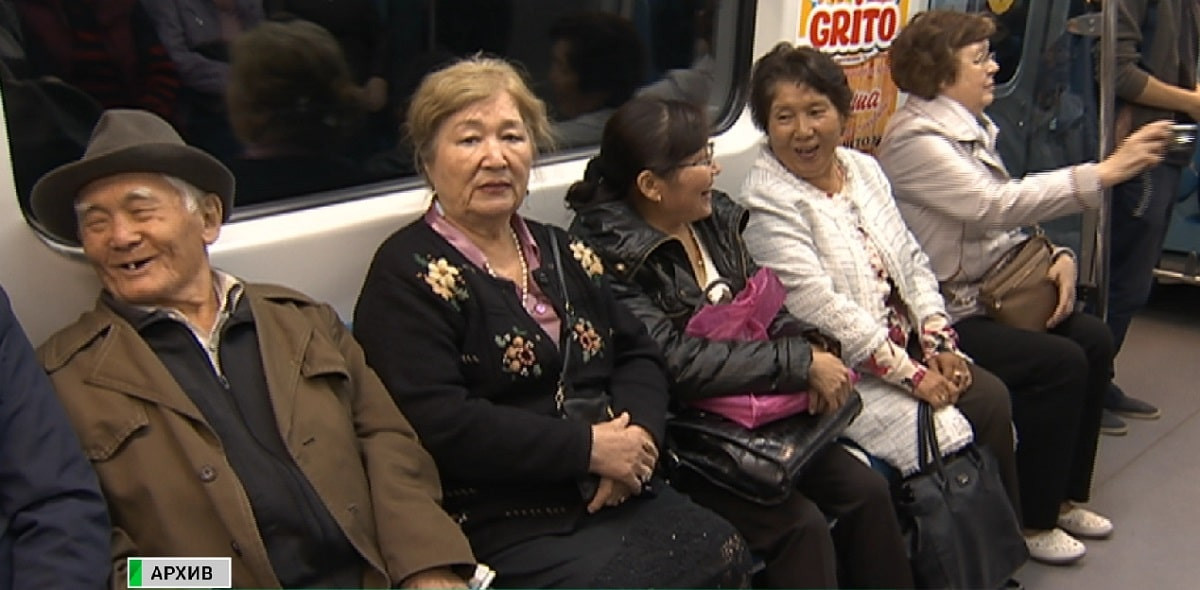 В Алматы поздравили пожилых людей