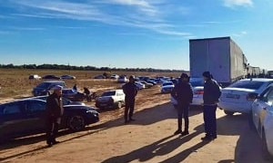 На границе с Казахстаном грабят авто, брошенные уезжающими россиянами