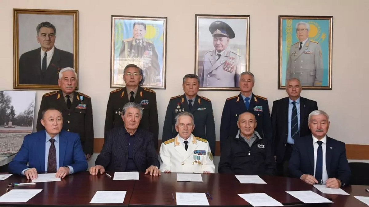 Совет генералов Казахстана поддержал кандидатуру Токаева на выборах президента
