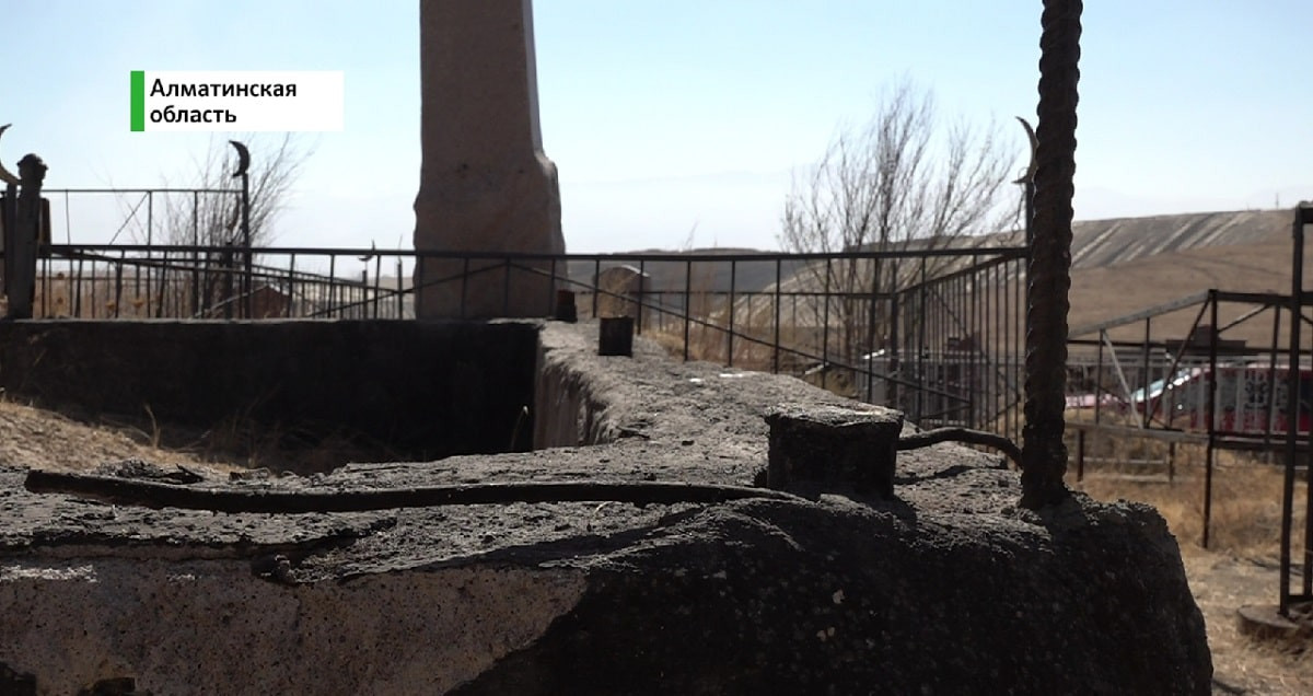 Ничего святого: в Алматинской области разграблены могилы