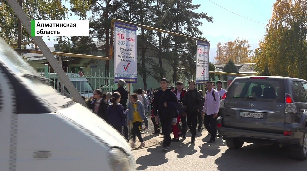 Опасный переход: жители Алматинской области требуют установить светофор и камеры