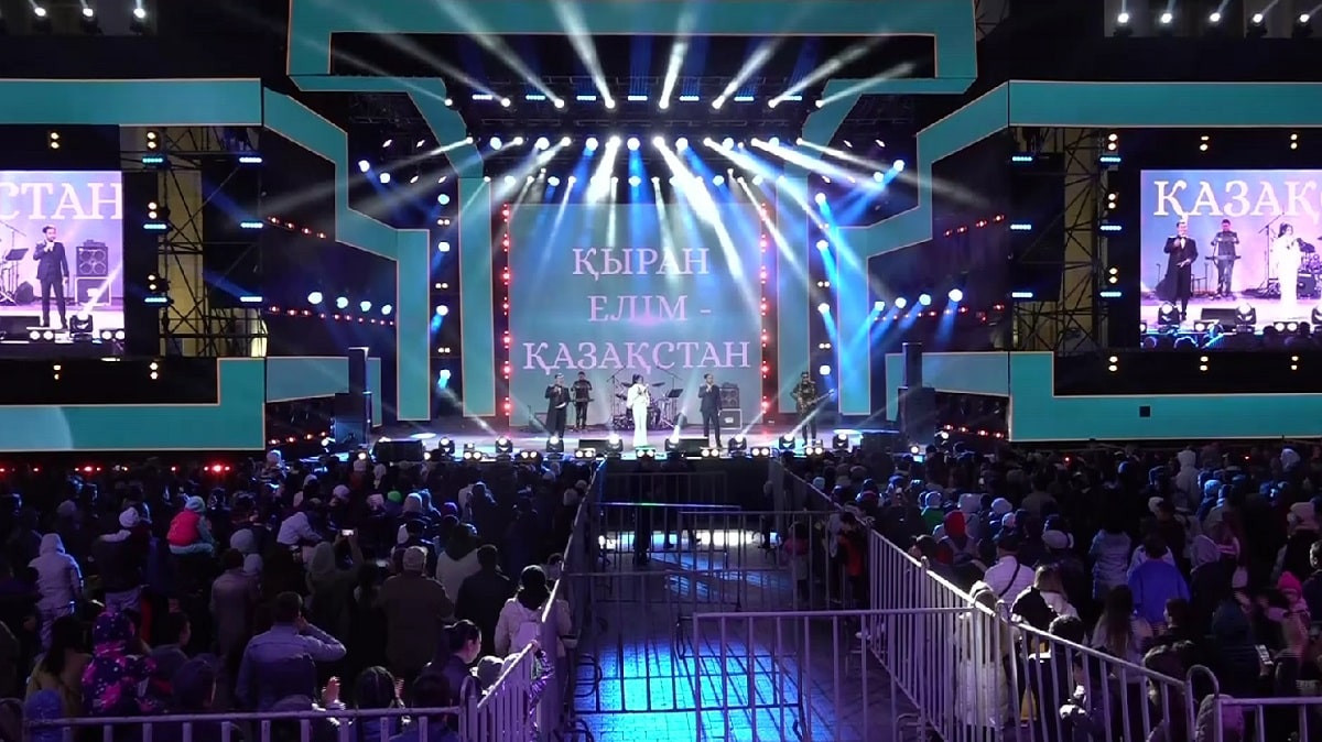 Ұлттық мерекеге орай Астана алаңында концерт өтіп жатыр