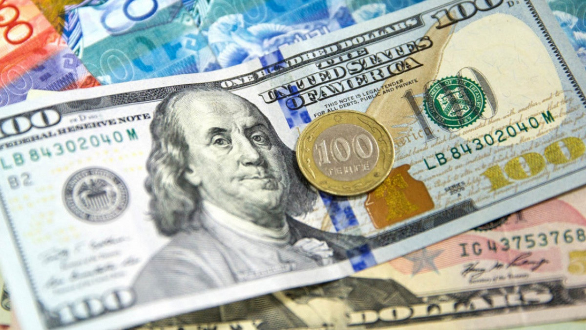 За сколько продают доллары в обменниках Алматы 26 октября