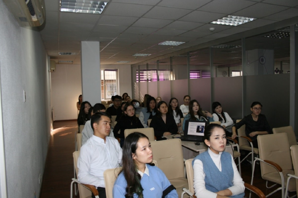В Алматы 150 человек прошли обучение в школе наблюдателей
