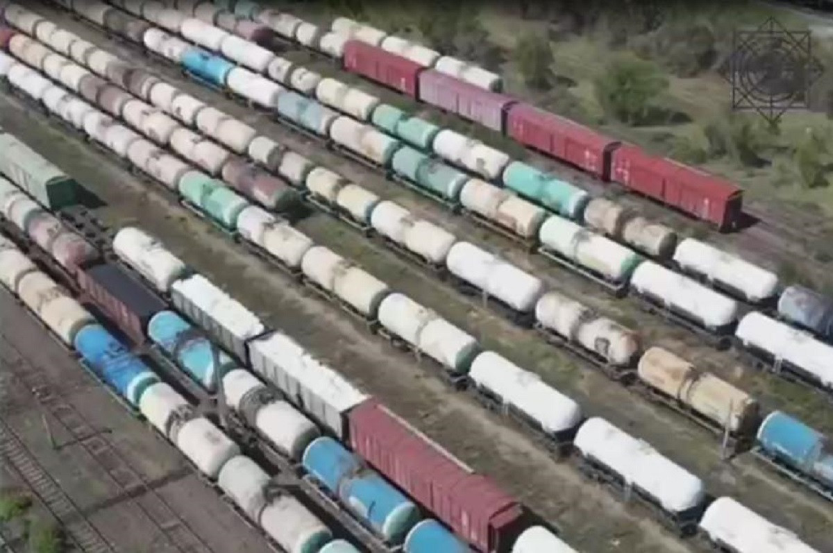 Под видом «топливной присадки»: из Казахстана пытались вывезти бензин на 54 млн тенге 