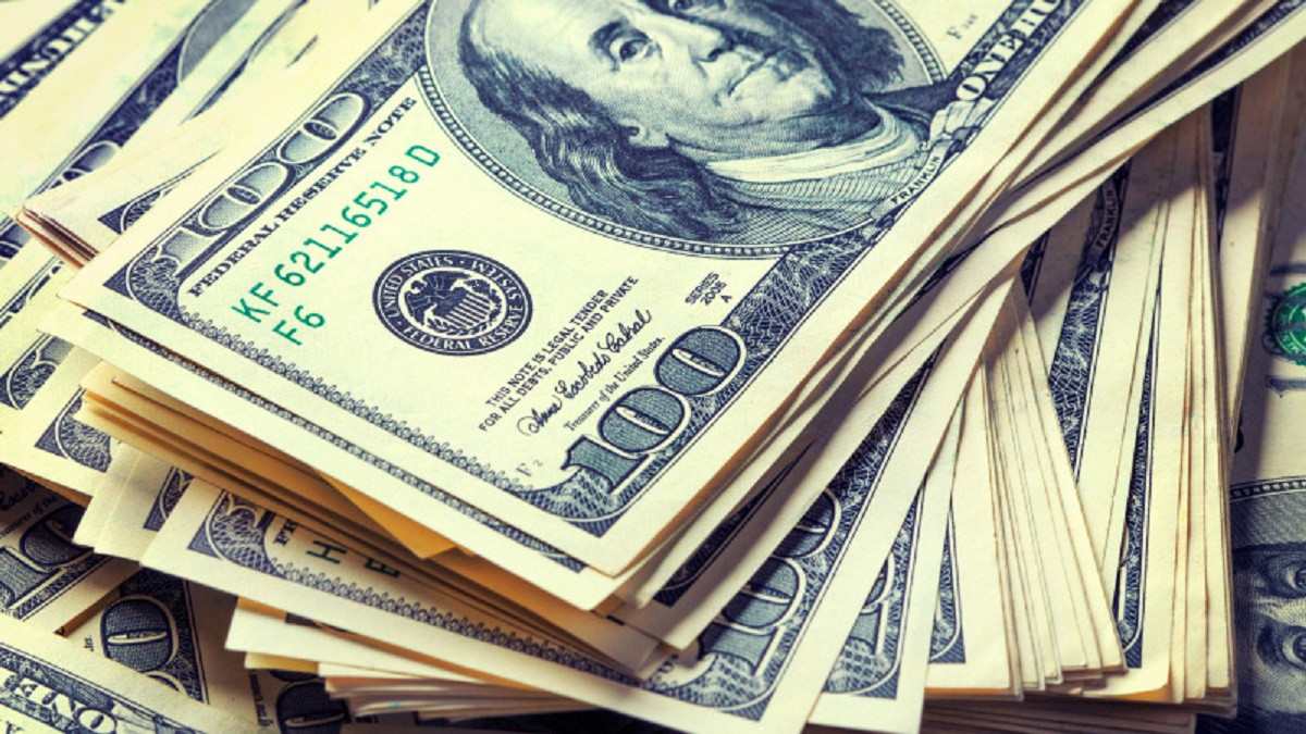 За сколько продают доллары в обменниках Алматы 7 ноября