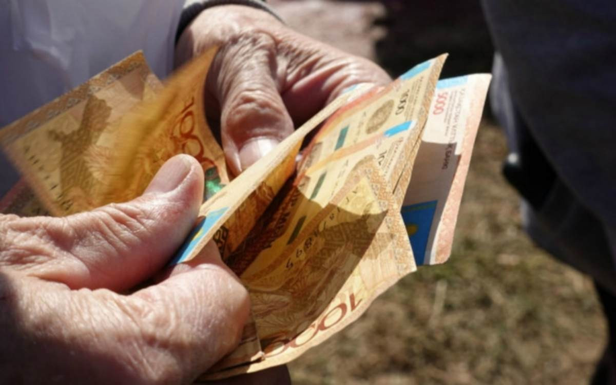 В Шахтинске пенсионерка собиралась перевести мошенникам 13 млн тенге