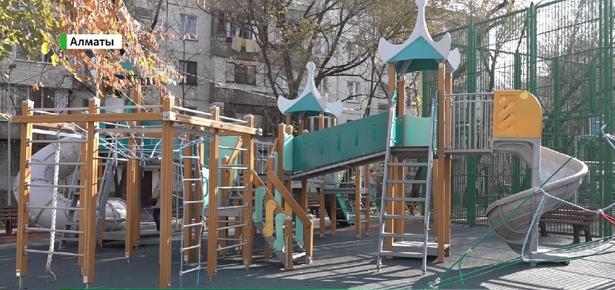 Уникальные дворы: в Алматы построили универсальные спортплощадки