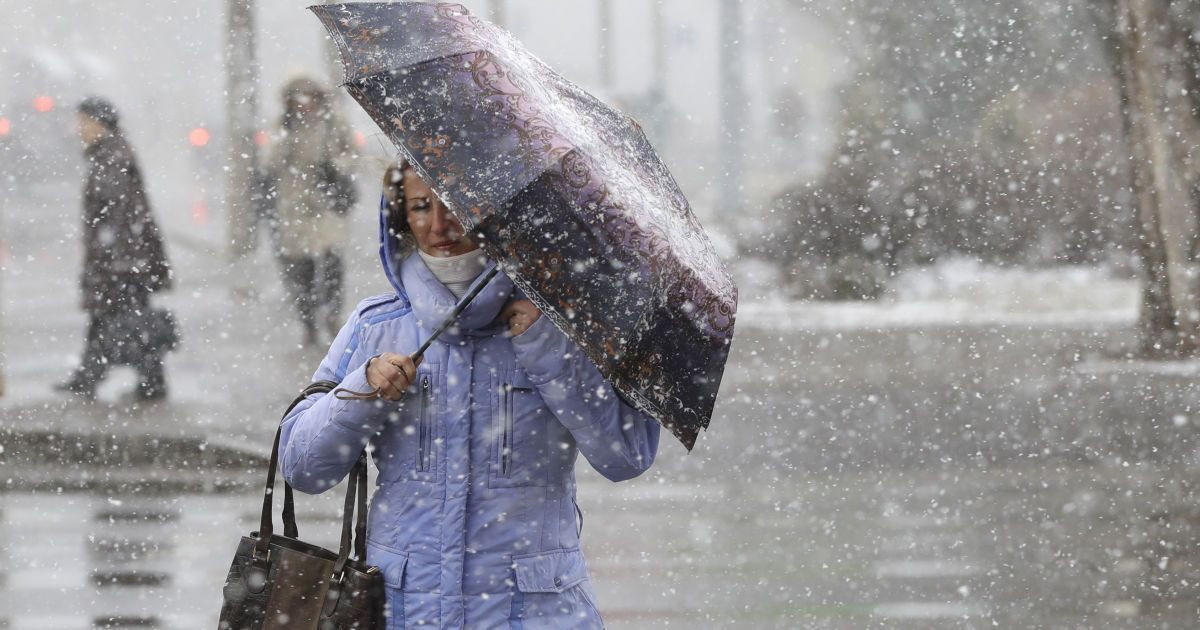 Дождь, снег и гололед: штормовое предупреждение объявлено в 10 регионах Казахстана